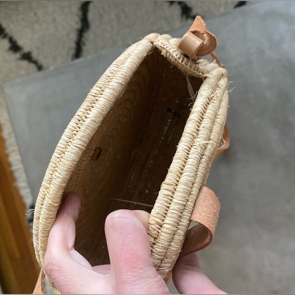 French Baskets Rose Round Crossbody Straw Bag Leather Trim - Picture 6 of 7